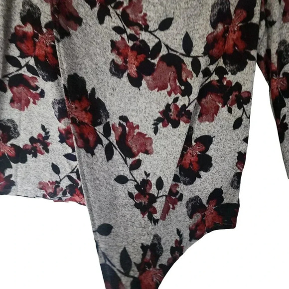 Simply Vera Vera Wang Top Size XL Gray Floral V-Neck Asymmetrical Long Sleeve - Picture 9 of 10